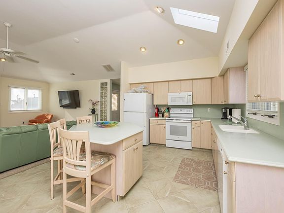 5th image of 2146 Central Ave #2