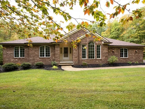 11815 Pinehurst Dr, Chardon, OH 44024