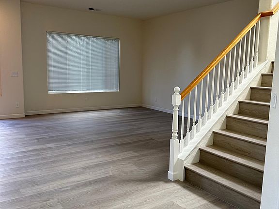 3rd image of 53 Bridlewood Ct