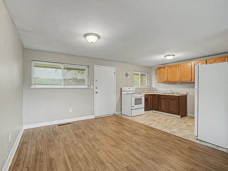 4606 Winchester Dr — Photo 3