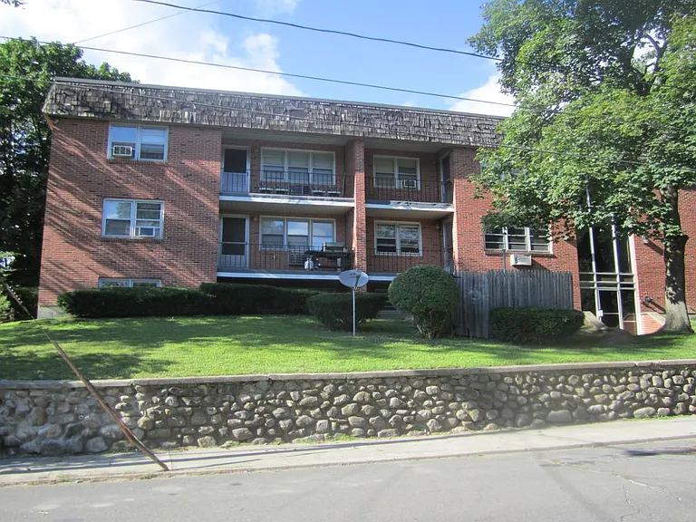 40 Highland Ave — Photo 7