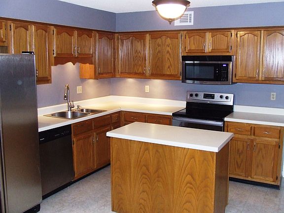 12' x 10' Kitchen with updated Stainless Steel appliances!
