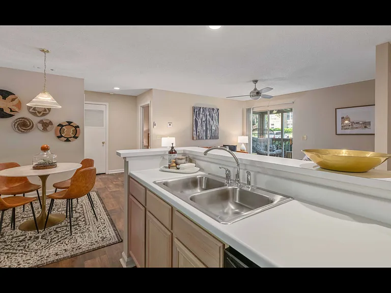 The Lakes Apartments