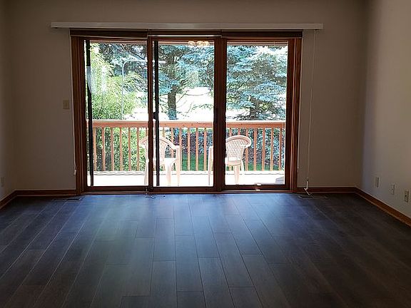 4th image of 132 Parkside Dr