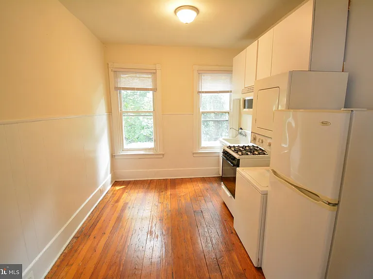 444 W Queen Ln #2 — Photo 6