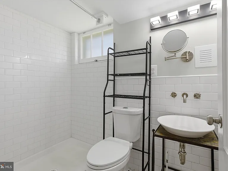 363 Gusryan St — Photo 22