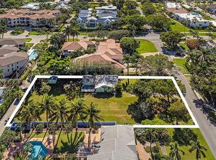 955 6th St S, Naples, FL 34102