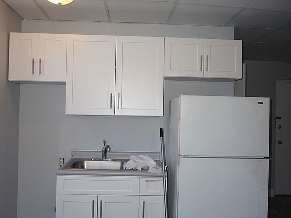 4th image of 363 Park Ave APT A2