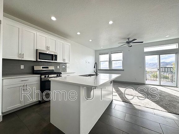 5th image of 2337 W Cresthaven Ln