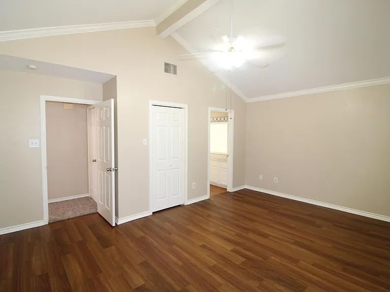 2718 Quebec Dr — Photo 10
