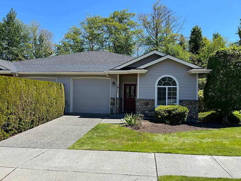 1811 Cedar Springs Ln — Photo 2