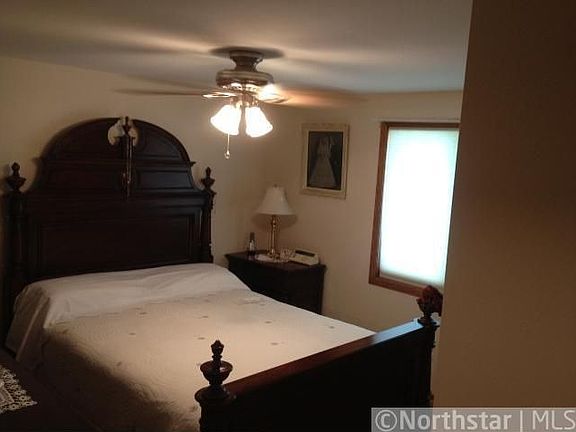 3rd image of 4280 Larch Pl N