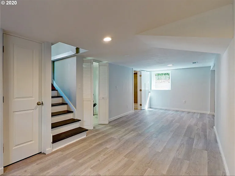 N Brandon Ave — Photo 1