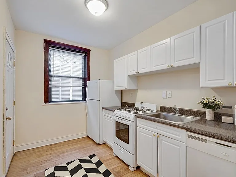 1444-50 W Byron St — Photo 25