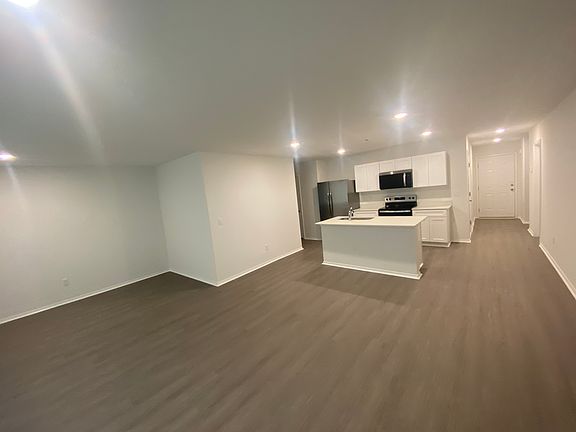 5th image of 5 Vineyard Dr