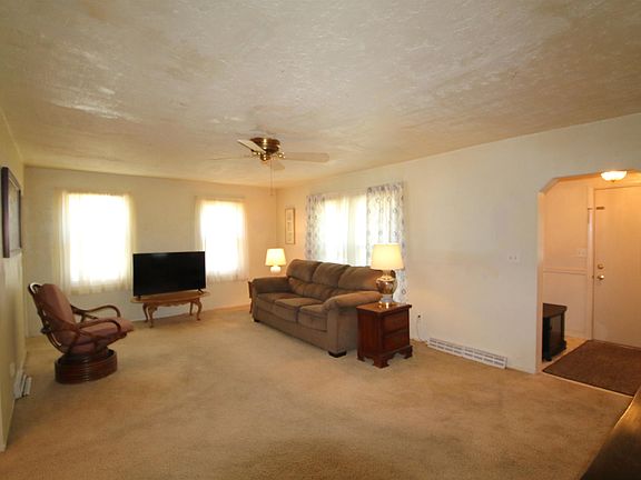5th image of 712 E Hurlbut Ave