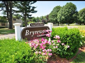 507 Twin Circle Dr, South Windsor, CT