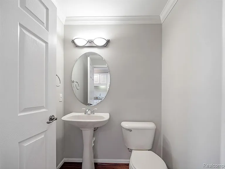 502 Graten St — Photo 12