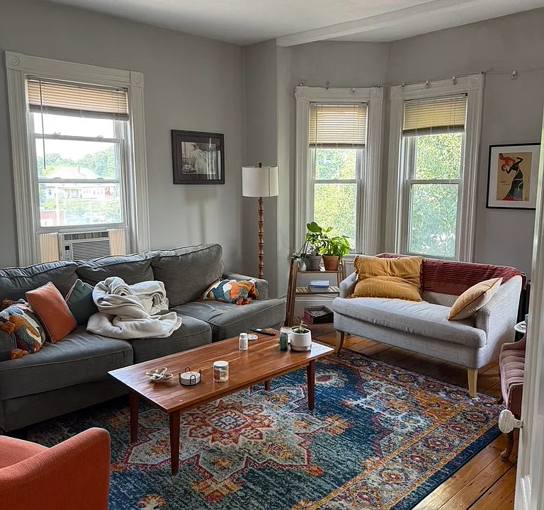 398 Centre St #3