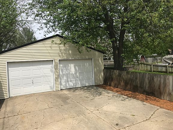 Detached 2 car garage
