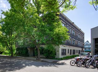 1904 NE Couch St #101, Portland, OR 97232