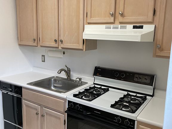 3rd image of 90 Bryant Ave #5 B
