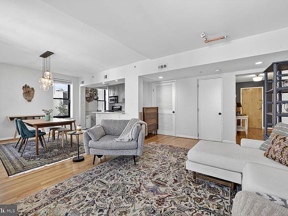 3rd image of 2633 Adams Mill Rd NW APT 205