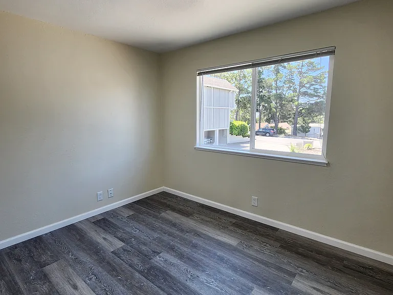 1985 Ascot Dr #4 — Photo 13