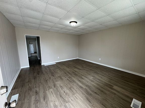 4th image of 106 E Maryland St