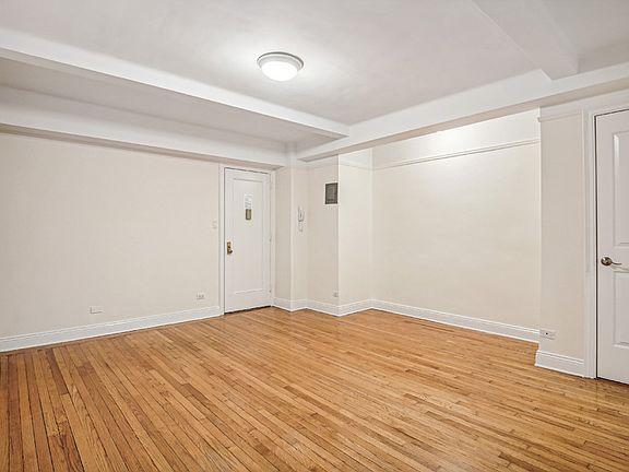 3rd image of 25 E 10th St APT 4C