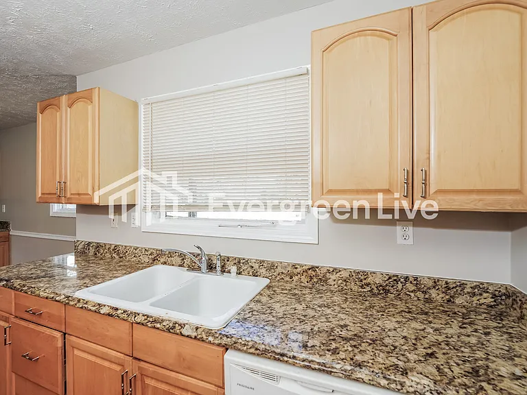 2708 7th St NE — Photo 6