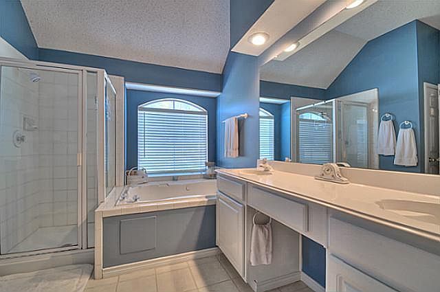 2nd image of 2107 Knoll Ridge Ct