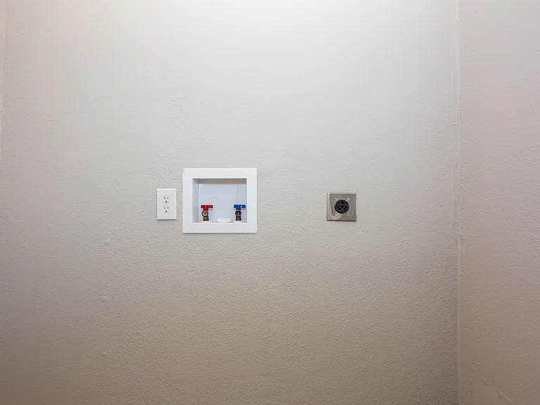 6718 Scarlet Dr — Photo 33