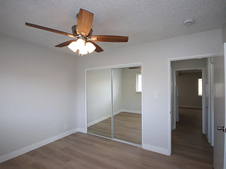 2505 W Grand Ave #F — Photo 17