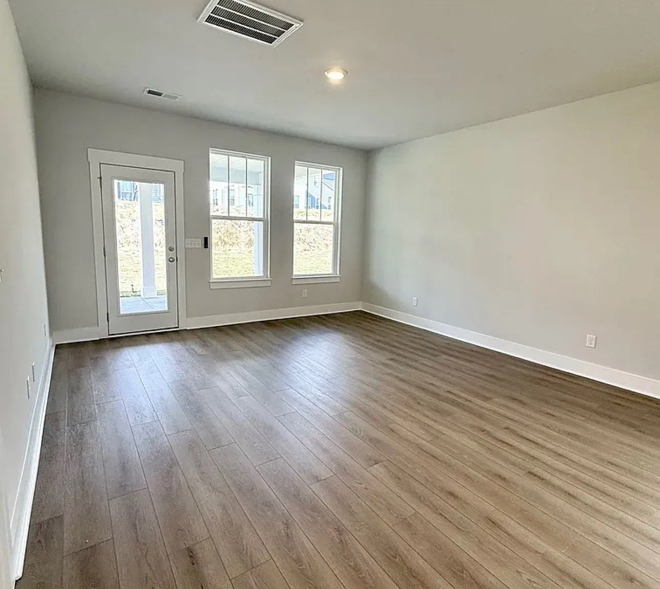 Spacious 4-Bedroom home for Rent-$2675/Month — Photo 3