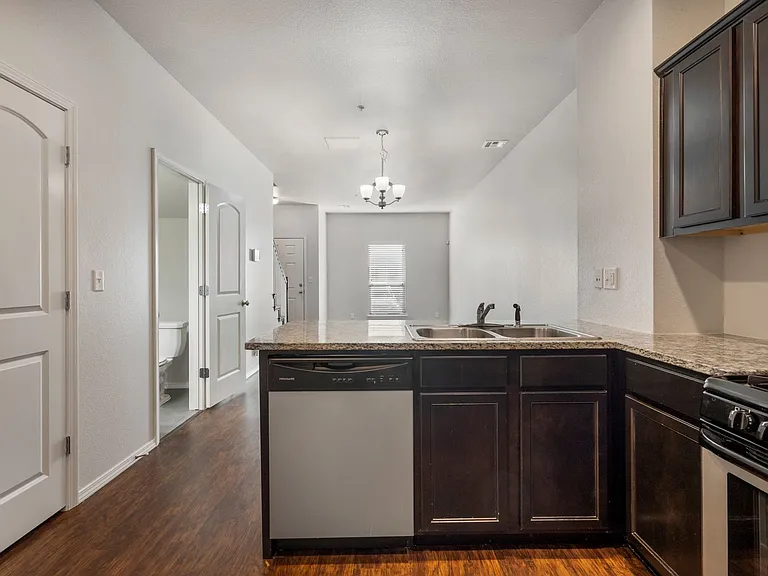 Pin Oak Townhomes — Photo 6