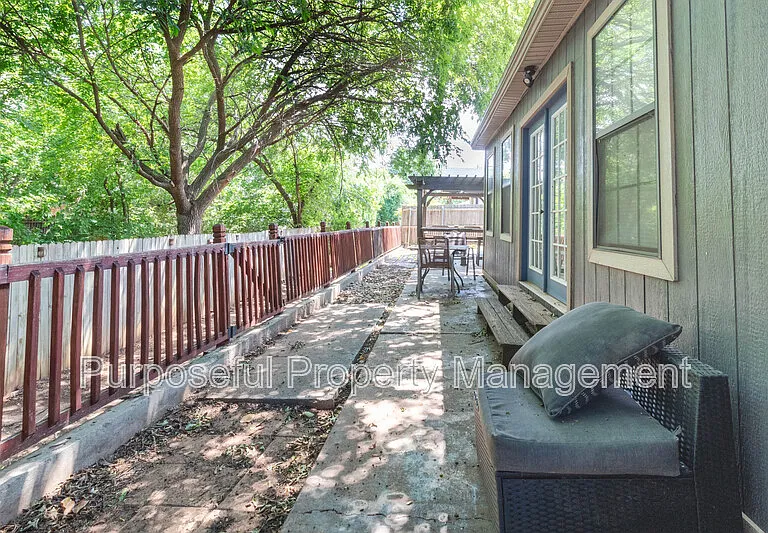9204 Aaron Dr — Photo 32