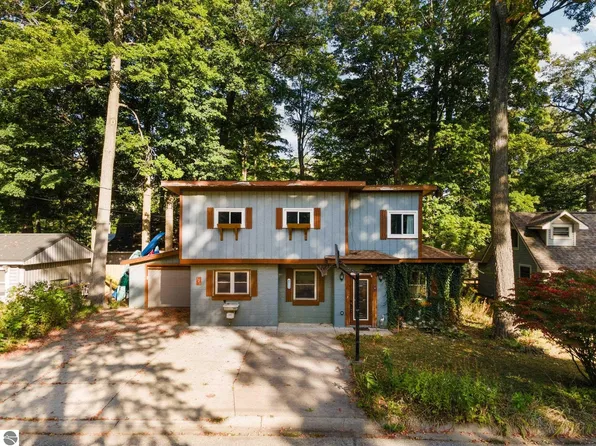 126 Otsego Pl, Cadillac, MI 49601