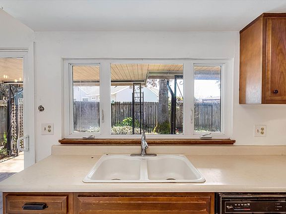 3rd image of 1776 Fenwick Drive