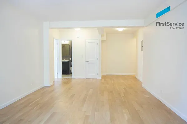 Sold by FirstService Realty (legacy) | media 8