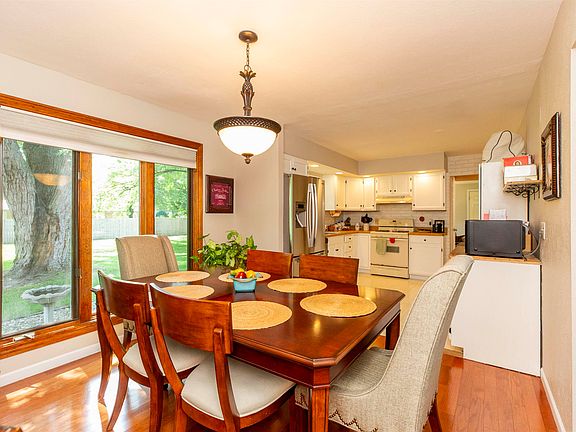5th image of 20606 Trowbridge Ln
