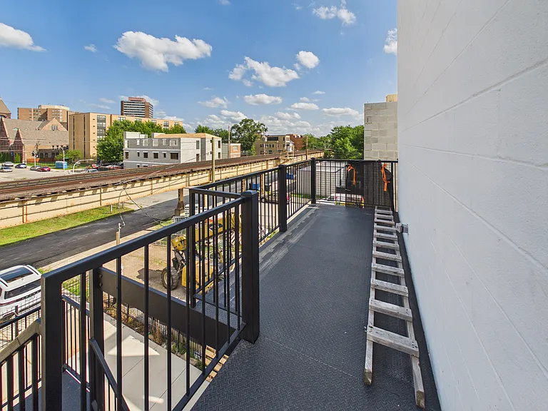 4055 S Prairie Ave #3 — Photo 30