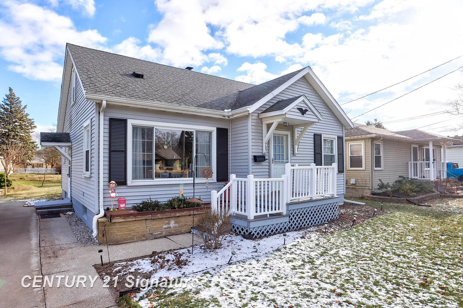 705 McDonnell St photo 1