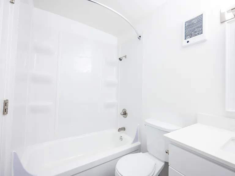 Bathroom - 648-70/ sq ft - Vanilla Color Scheme