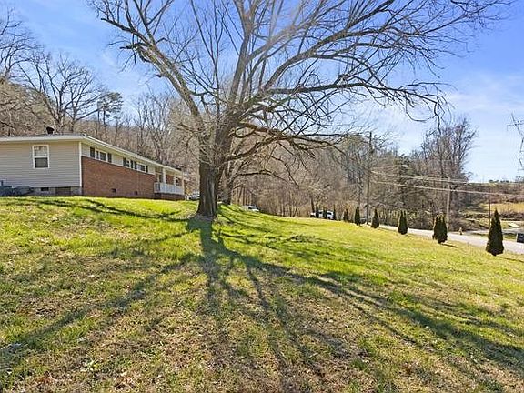 2nd image of 930 Runyan Dr