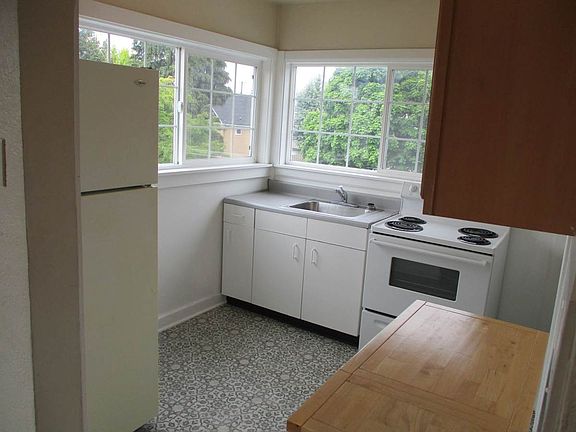 3rd image of 817 S 11th St APT 4
