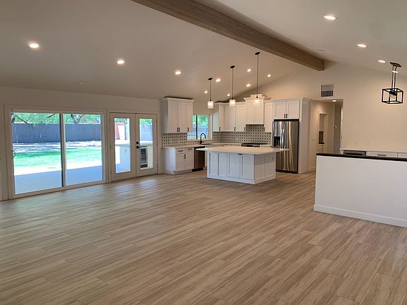 3rd image of 5950 E San Mateo