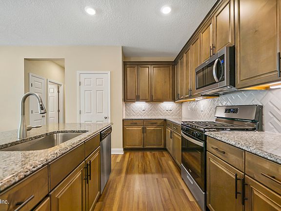 5th image of 13368 BROOKWATER Drive
