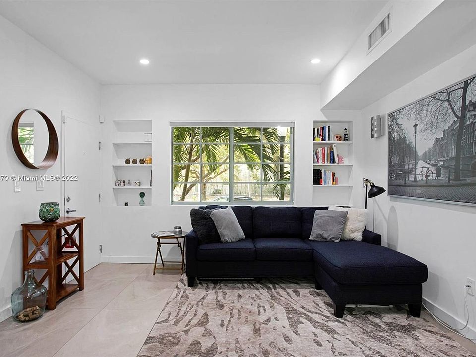 1st image of 901 3rd St APT 3