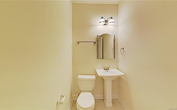 5th image of 110 Sherman Oaks Ln